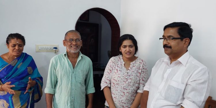 ഉക്രൈയ്ൻ  നാട്ടിലെത്തിയ അശ്വതി ശിവപ്രസാദിനെ സന്ദർശിച്ചു.