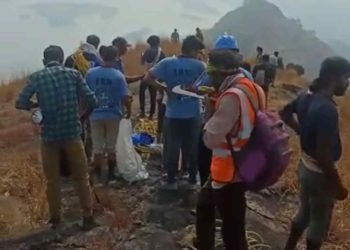 ചെറാട്  കാല്‍ വഴുതി പാറയിടുക്കില്‍ കുടുങ്ങിയ യുവാവിനെ രക്ഷിക്കാൻ തൃശ്ശൂരില്‍ നിന്നും എന്‍ഡിആര്‍എഫ് സംഘം പുറപ്പെട്ടു