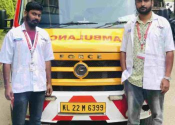 ആശുപത്രിയിലേക്കുള്ള യാത്രാമധ്യേ ആദിവാസി യുവതിക്ക് ആംബുലൻസ് ജീവനക്കാരുടെ പരിചരണത്തിൽ സുഖ പ്രസവം