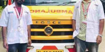 ആശുപത്രിയിലേക്കുള്ള യാത്രാമധ്യേ ആദിവാസി യുവതിക്ക് ആംബുലൻസ് ജീവനക്കാരുടെ പരിചരണത്തിൽ സുഖ പ്രസവം