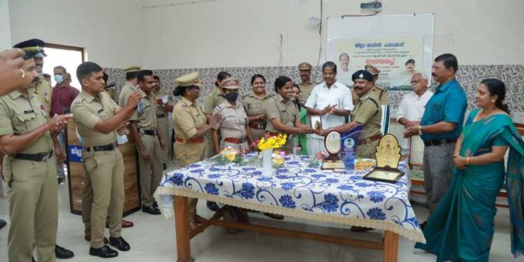 ജയിൽ സൂപ്രണ്ടിന് യാത്രയയപ്പ് നൽകി.