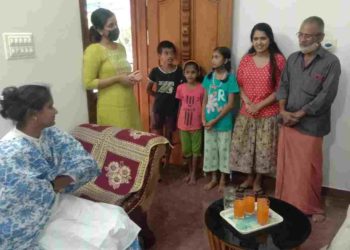 യുക്രയിനിൽ  നിന്നും തിരിച്ചെത്തിയ അശ്വതിയെ രമ്യ ഹരിദാസ് എം പി സന്ദർശിച്ചു