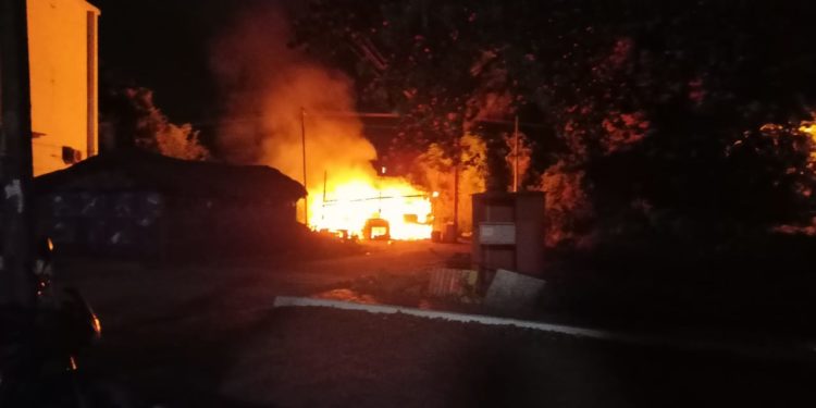 നഗരഹൃദയഭാഗത്ത് തട്ടുകടക്ക് തീപിടിച്ചു.