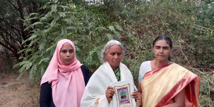 വനിതാ ദിനത്തിൽ ഉപഹാരം നൽകി ആദരിച്ചു