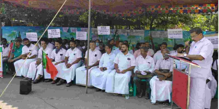 തിരിച്ചറിവില്ലാത്ത ഉദ്യോഗസ്ഥരാണ് എസ് സി ബസ് ടി വകുപ്പ് നിയന്ത്രിക്കുന്നത് -റോയ് അറക്കൽ