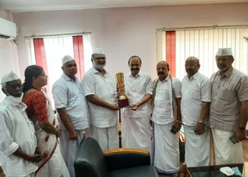 കെ.പി.ജി.ഡി.ഗാന്ധിയൻ പുരസ്ക്കാരം പാലക്കാട് ജില്ലക്ക് സമ്മാനിച്ചു.