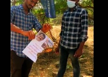 വിദ്യാർത്ഥി കൺസെഷൻ: മന്ത്രിയുടെ ചിത്രം കത്തിച്ച് പ്രതിഷേധം