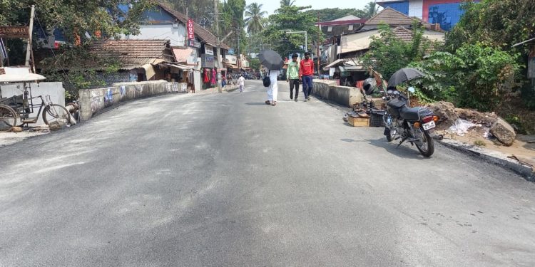 ഒലവക്കോട് റോഡുപണി പൂർത്തിയായി.