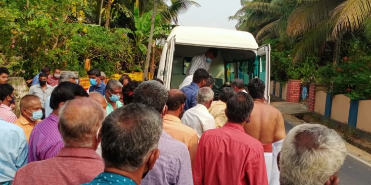 ഉണ്ണികൃഷ്ണൻ മെഡിക്കൽ കോളേജിലേക്ക് യാത്രയായി. ഭാര്യയുടെയും, മക്കളുടേയും അനുമതിയോടെ……