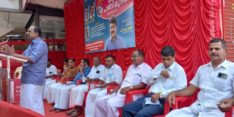 വാഹന പ്രചരണ ജാഥക്ക് ഒലവക്കോട്ട് സ്വീകരണം നൽകി.