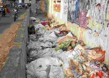 നഗരത്തിൻ്റെ ഹൃദയഭാഗത്ത് മാലിന്യകൂമ്പാരം