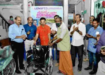 ഭിന്നശേഷിക്കാരായ 4 പേർക്ക്  വീൽചെയർ നൽകി