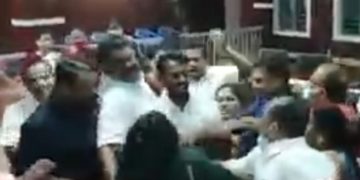 പാലക്കാട് നഗരസഭയിൽ കയ്യാങ്കളി; വനിതാ കൗൺസിലർമാർക്ക് മർദ്ദനം