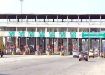 പന്നിയങ്കര ടോള്‍ പ്ലാസയില്‍ ഇന്ന് അര്‍ധരാത്രി മുതല്‍ ടോള്‍ പിരിവ് ആരംഭിക്കും. സൗജന്യപാസിനായി പ്രതിഷേധം