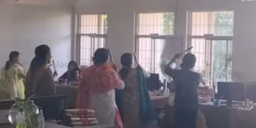 ജി എസ് ടി ഓഫീസിലെ വനിതാ ജീവനക്കാരുടെ ജോലി സമയത്ത് ഓഫീസില്‍ കോല്‍ക്കളി പരിശീലനം വിവാദമാകുന്നു