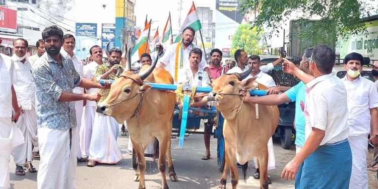 വിലക്കയറ്റമില്ലാത്ത ഇന്ത്യ : കാളവണ്ടി പ്രതിഷേധം സംഘടിപ്പിച്ച് കോൺഗ്രസ്