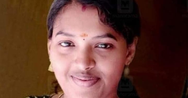 ഭാരതപ്പുഴയില്‍ യുവതിയുടെ മൃതദേഹം കൈപ്പത്തി മുറിച്ചുമാറ്റിയ നിലയില്‍; കൊലപാതകമെന്നു പൊലിസ്