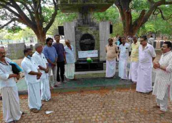 ഉപ്പുസത്യഗ്രഹത്തിന്റെ 92-ാം വാർഷികാചരണത്തിൽ കല്ലുപ്പ് വിതരണം ചെയ്തു .