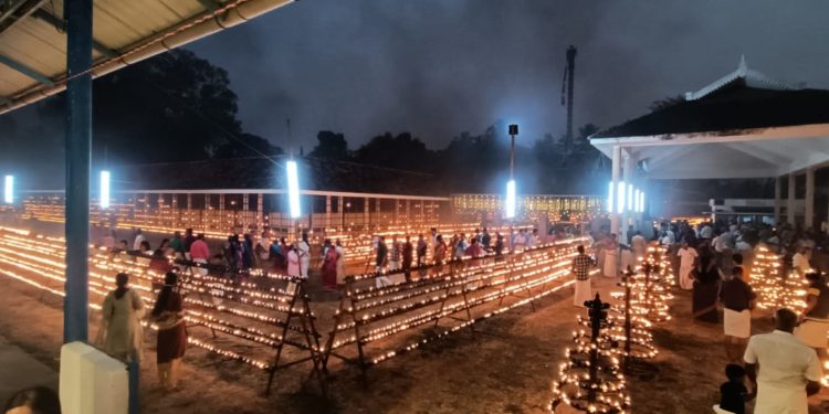 ചരിത്രത്തിലിടം നേടിയ “തൃപ്പല്ലാവൂർ ശിവക്ഷേത്രത്തിൽ” ചരിത്രത്തിലാദ്യമായി ലക്ഷദീപസമർപ്പണം നടത്തി.