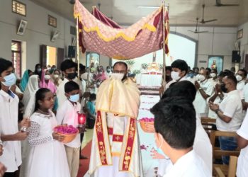 പെസഹാ ചരണത്തിൻ്റെ ഭാഗമായി കാൽ കഴുകൾ ശൂശ്രുഷകൾ നടത്തി.