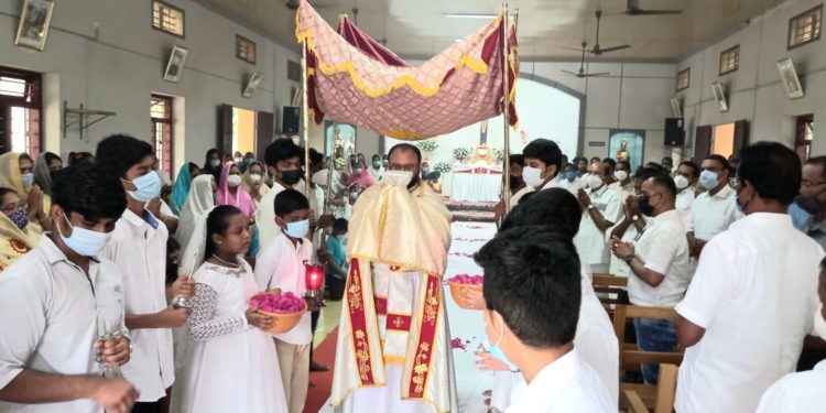 പെസഹാ ചരണത്തിൻ്റെ ഭാഗമായി കാൽ കഴുകൾ ശൂശ്രുഷകൾ നടത്തി.