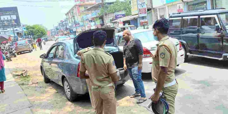 നിരോധനാ ജ്ഞയിൽ ഇന്നും ശക്തമായ പോലീസ് പരിശോധന