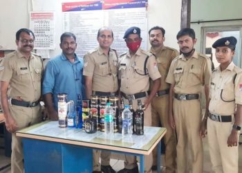 ഷൊർണ്ണൂർ റെയിൽവേ സ്‌റ്റേഷനിൽ നിന്ന് 10.25 ലിറ്റർ വിദേശ മദ്യം പിടികൂടി