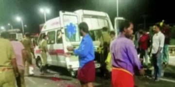 കഞ്ചിക്കോട്   ലോറിയിലുടെ പിറകില്‍ സ്‌കൂട്ടര്‍ ഇടിച്ച്‌  ഇരട്ട സഹോദരങ്ങള്‍ മരിച്ചു.