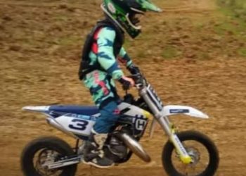 ആറു വയസ്സുകാരനെ മഡ് റെയ്‌സിംഗില പരിശീലനം :  പിതാവിനെതിരെ കേസ്