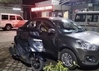 നിര്‍ത്തിയിട്ടിരുന്ന കാറിന്റെ ഡോര്‍   അശ്രദ്ധമായി തുറന്നു, ബൈക്ക് ഇടിച്ച്‌ ആറു വയസ്സുകാരി മരിച്ചു