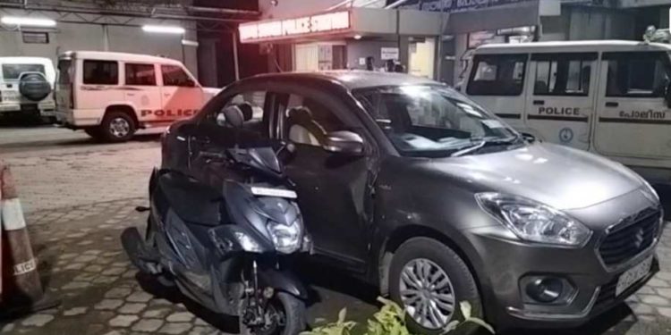 നിര്‍ത്തിയിട്ടിരുന്ന കാറിന്റെ ഡോര്‍   അശ്രദ്ധമായി തുറന്നു, ബൈക്ക് ഇടിച്ച്‌ ആറു വയസ്സുകാരി മരിച്ചു