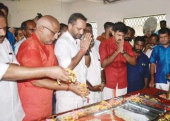 ശ്രീനിവാസന് അന്തിമോപചാരം അർപ്പിക്കാൻ എത്തിയത് ആയിരങ്ങൾ