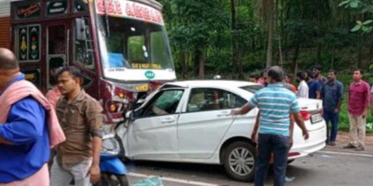 ഇടകുർശിയിൽ വാഹനാപകടം :നാലുപേർക്ക് പരിക്ക്.