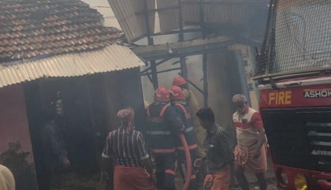 വടക്കന്തറയിൽ കടകൾക്ക് തീപിടുത്തം വ്യാപക നാശനഷ്ടം