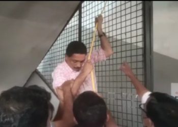 മണ്ണാർക്കാട് കെഎസ്ഇബി ഓഫീസിൽ കരാറുകാരന്റെആത്മഹത്യ ഭീഷണി