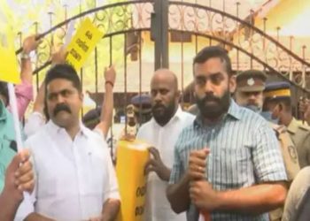 കെ​റെ​യി​ലി​നെ​തി​രെ യൂ​ത്ത് കോ​ൺ​ഗ്ര​സ് പ്ര​തി​ഷേ​ധം