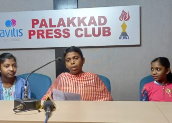 വിവാഹമോചനത്തിന് ബന്ധുക്കൾ നിർബ്ബന്ധിക്കുന്നതായി ആരോപണം