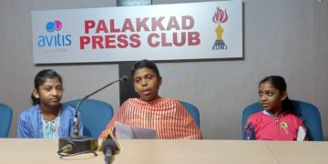 വിവാഹമോചനത്തിന് ബന്ധുക്കൾ നിർബ്ബന്ധിക്കുന്നതായി ആരോപണം