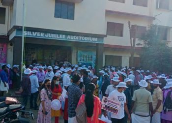 കണ്ണാടി വിപ്ലവം എന്ന പേരിൽ അനിഷക്കുവേണ്ടി ധനസമാഹരണം നടത്തുന്നു.