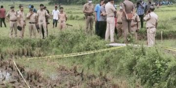 മുട്ടിക്കുളങ്ങര ക്യാംപിൽ രണ്ട് പോലീസുകാരെ വയലിൽ മരിച്ച നിലയിൽ കണ്ടെത്തി