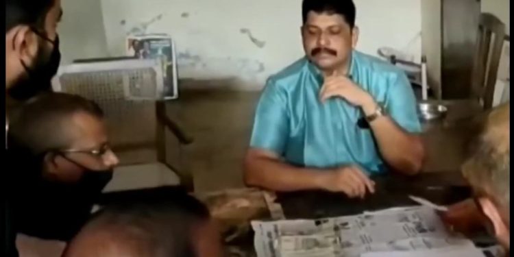 എക്സൈസ് ഓഫീസിൽ നിന്നും കൈക്കൂലി പിടിച്ച കേസ്; 14 പേർക്ക് സസ്പെൻഷൻ