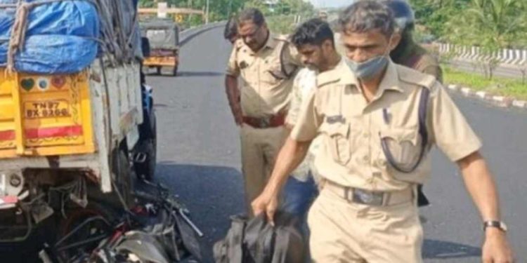 എരിമയൂരിൽ  പിക്കപ്പ് വാനിന് പിറകിൽ ബൈക്കിടിച്ച് ഒരാൾ മരിച്ചു