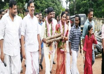 വിവാഹ വേദിയിൽ നിന്ന് നേരിട്ട് സമരമുഖത്തേക്ക്