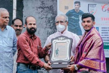 ടാ​ല​ന്‍റ്സ് ഫു​ട്ബോ​ൾ അ​ക്കാ​ദ​മി താരം  തേ​ജ​സ് കൃ​ഷ്ണ​യെ ആ​ദ​രി​ച്ചു.