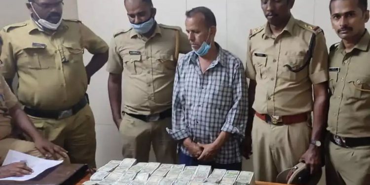 56 ലക്ഷം രൂപയുടെ കുഴല്‍പ്പണവുമായി പിടിയിൽ