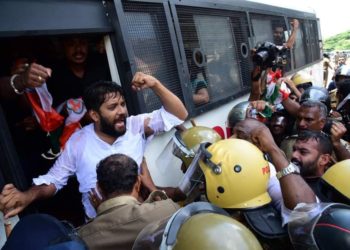 പാലക്കാട് യൂത്ത് കോണ്‍ഗ്രസ് മാർച്ചിൽ സംഘർഷം, ജലപീരങ്കി പ്രയോഗിച്ചു