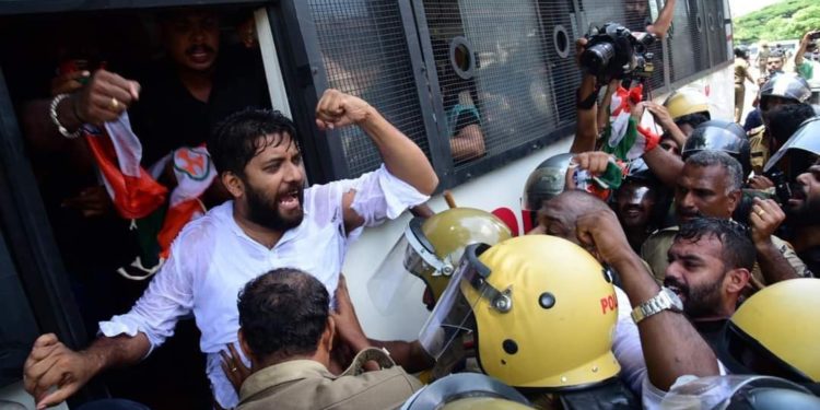 പാലക്കാട് യൂത്ത് കോണ്‍ഗ്രസ് മാർച്ചിൽ സംഘർഷം, ജലപീരങ്കി പ്രയോഗിച്ചു