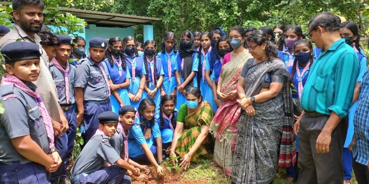 കേരളശ്ശേരി ഹൈസ്കൂലെ വിവിധ ക്ലബ്ബുകൾ പരിസ്ഥിതി ദിനം ആചരിച്ചു