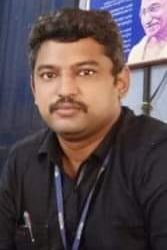 ഡ്രൈവിങ്ങിനിടെ അബോധാവസ്ഥയിൽ ആയ യുവാവിന് ജീവശ്വാസം പകർന്ന് നൽകി കെ എസ് ഇ ബി ജീവനക്കാർ.