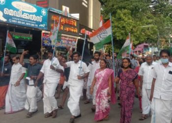 നെന്മാറയിൽ കോൺഗ്രസ് കരിദിനവും പ്രതിഷേധ പ്രകടനവും നടത്തി